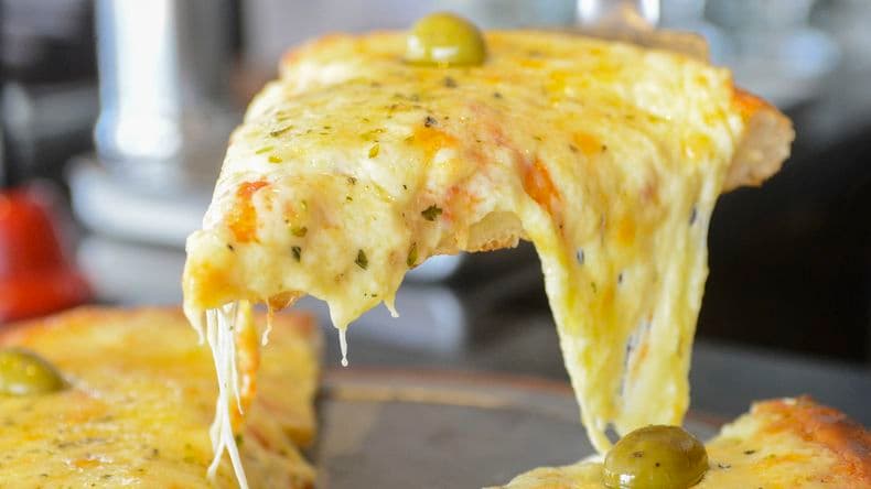 Un libro abre el debate sobre el origen de la pizza porteña