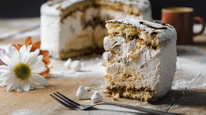 Hay receta secreta, pero en principio la base de este postre son capas de pionon