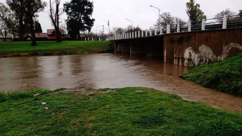 La lluvia de Santa Rosa se vino con todo en Pergamino: ya llovieron 110 milímetros y el Arroyo en su cauce