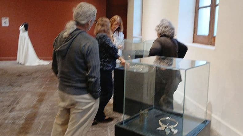 Continúa la muestra Raíz del maestro orfebre Javier Gorosito en el Museo Municipal de Pergamino