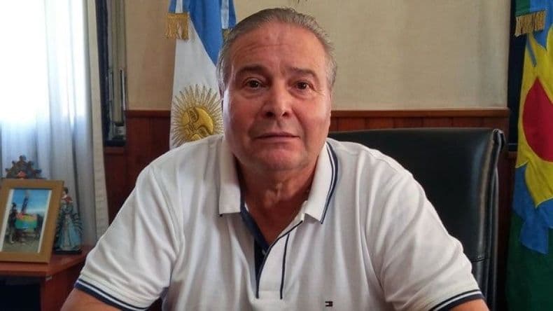 Grave episodio institucional en Salto: el intendente Alessandro expulsó a un periodista del edificio municipal