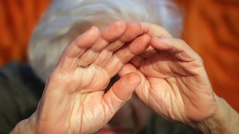 Violento asalto a una anciana: una mujer irrumpió en su casa y le robó dinero y un machete
