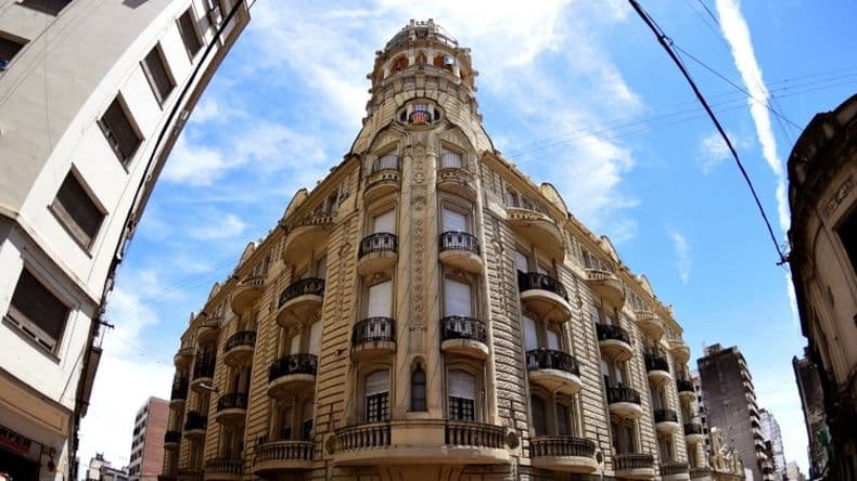 Rosario en tus manos: edificios de valor histórico, cultural o arquitectónico deberán tener QR con su información