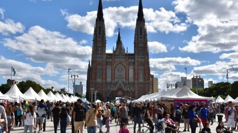 La Plata tuvo su quinta edición de Sabores Bonaerenses en la plaza Moreno