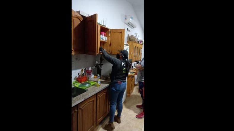 Realizaron allanamientos por venta de estupefacientes y una mujer fue detenida