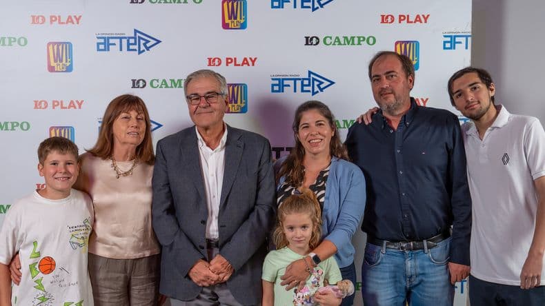 Juan Bautista Motta, junto a su familia.