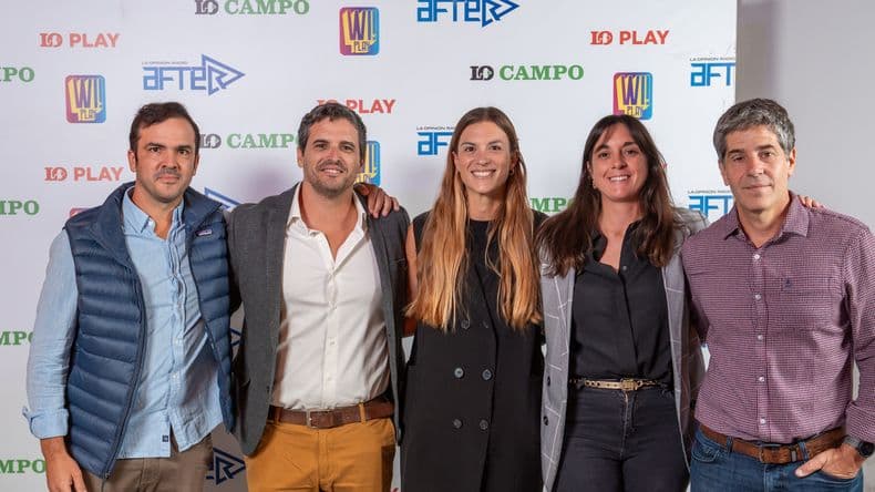 Javier Sanguinetti y los integrantes de la Fundación que desarrolló un espacio e