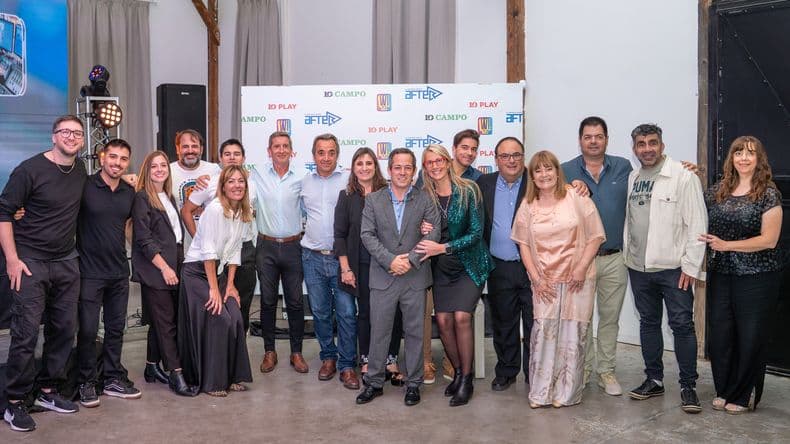 Xavi, Matías; Lucía, Luciano, Caro; Marcos, Néstor, Alfonso, Caro, Lucas, Paula,