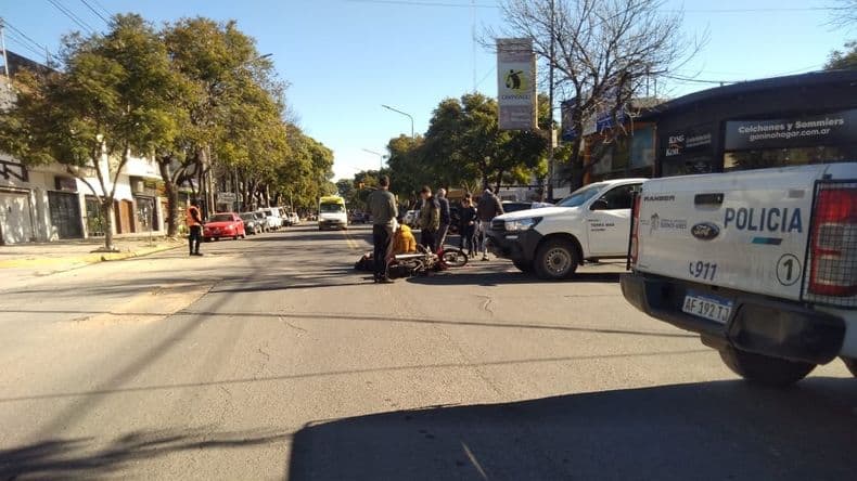 Al conductor de la moto lo asistieron en el lugar y determinaron su traslado al 