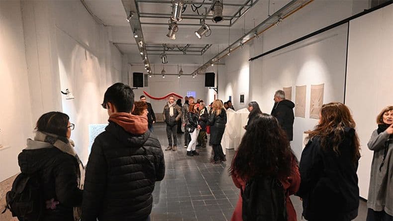 La muestra Textimoniales invita a recorrer un universo de piezas textiles atrave