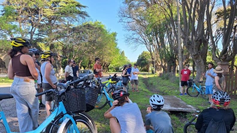 Turismo sustentable: bicicleteada al atardecer en Mariano Benítez