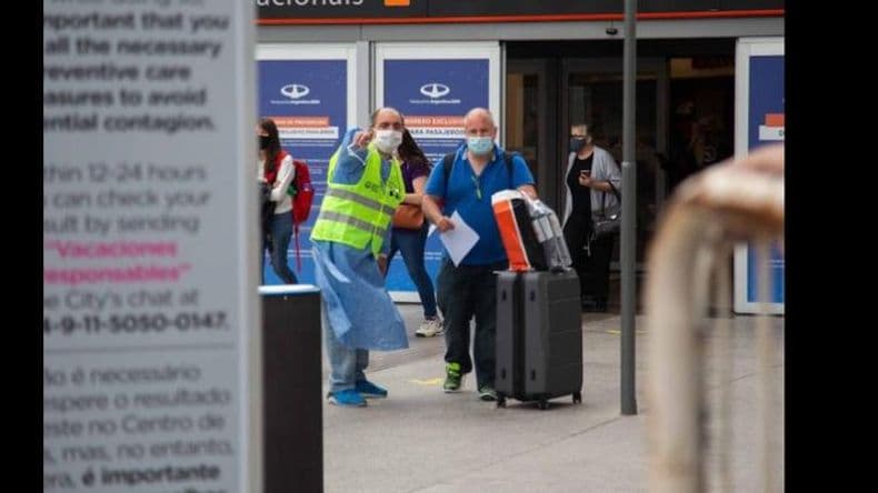 Coronavirus: Argentina ofrecerá la vacuna a turistas extranjeros y en puntos de frontera