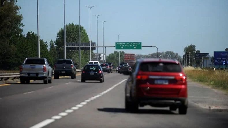Viajar en auto sin sobresaltos: qué seguros son obligatorios y qué conviene revisar antes de salir a la ruta