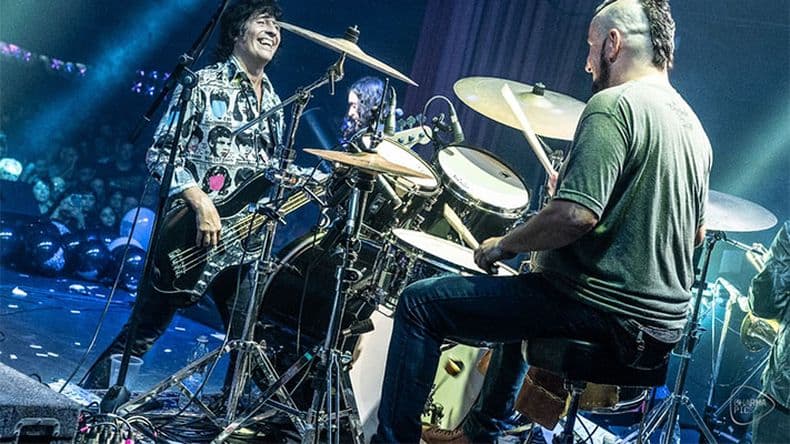 Fabián "Fachi" Crea y Abel Meyer, ex miembros de la banda Viejas Locas, rinden h