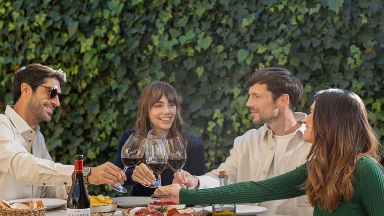 Maridajes de primavera: consejos para sorprender en la mesa con vinos frescos y al aire libre
