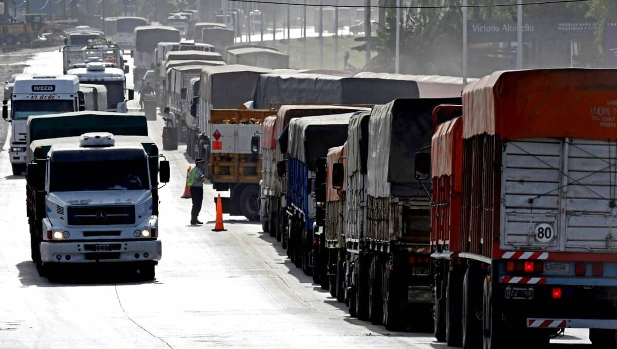 El transporte de carga terminó el año 2022 con costos por encima del 120%