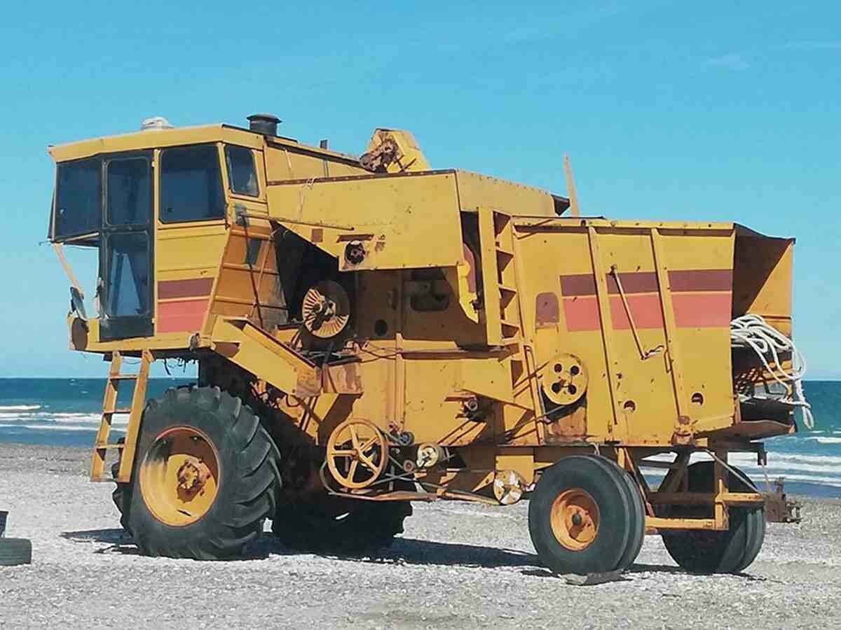 La Gema 1000 que hace 50 años debutó cosechando sorgo en Córdoba y ahora, en Chubut, saca del mar embarcaciones de pesca