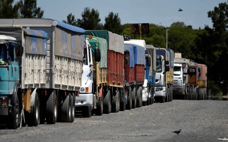 En lo que va de la campaña, el ingreso de camiones con trigo al Gran Rosario cayó un 80%