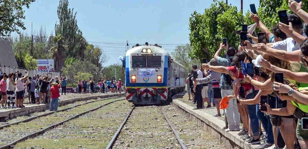 Vuelve el tren de Retiro a Mendoza después de 30 años