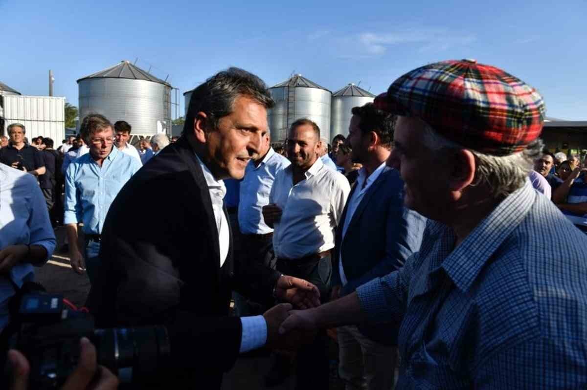 Massa anunció una inversión de casi 10 mil millones de pesos para compensar el precio de la leche por la sequía