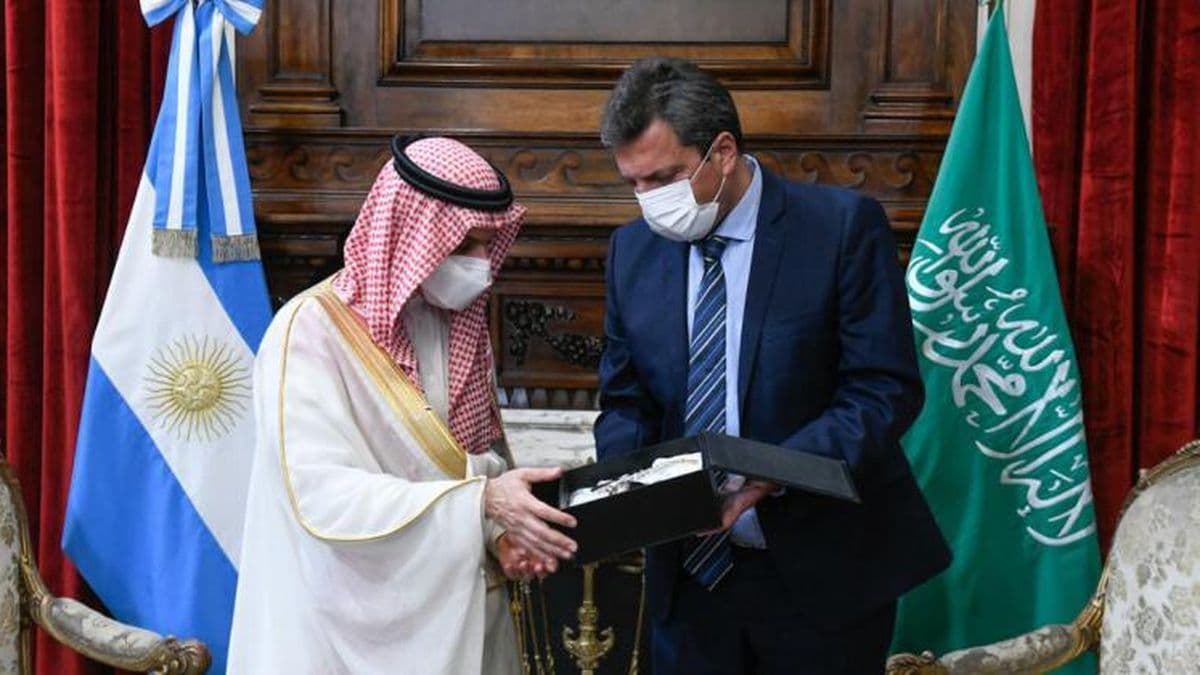 Con eje en las inversiones extranjeras, Massa recibió al príncipe Faisal Bin Farhan Al Saud de Arabia Saudita
