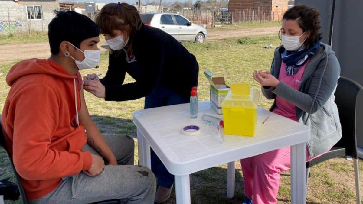 Posta Itinerante, 60 personas se vacunaron contra Covid en barrio Newbery