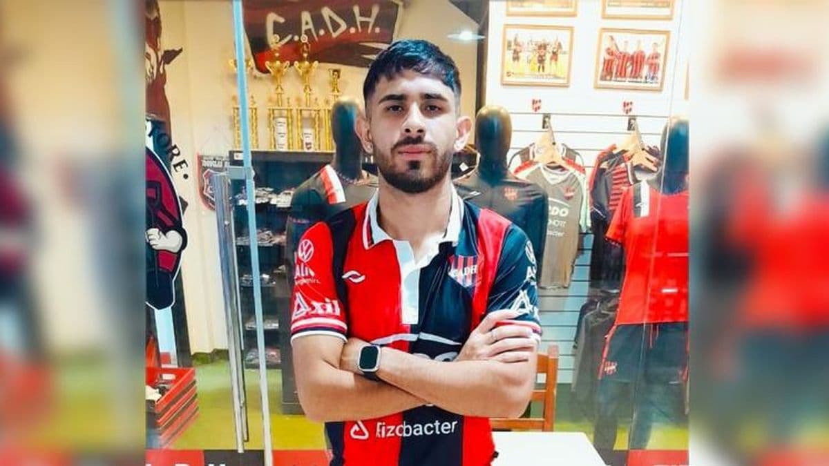 Agustín Jara se convirtió en el undécimo refuerzo de Douglas