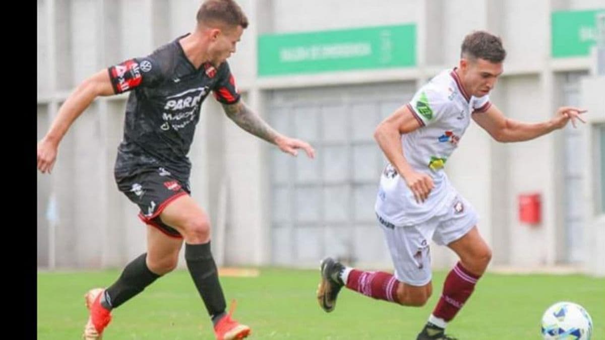 Douglas le ganó a Defensores y mira a todos desde arriba