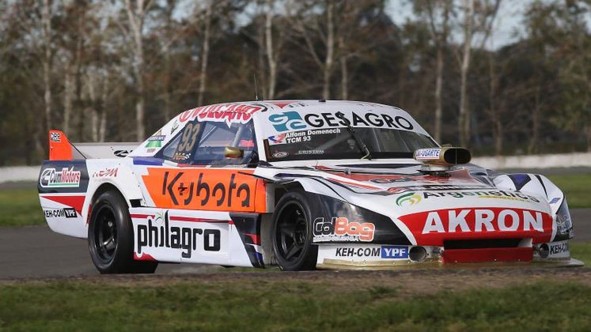 Mala racha de Domenech en el TC Mouras: abandonó cuando estaba segundo