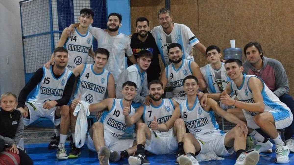 Argentino derrotó a Comunicaciones en suplementario para seguir en lo más alto