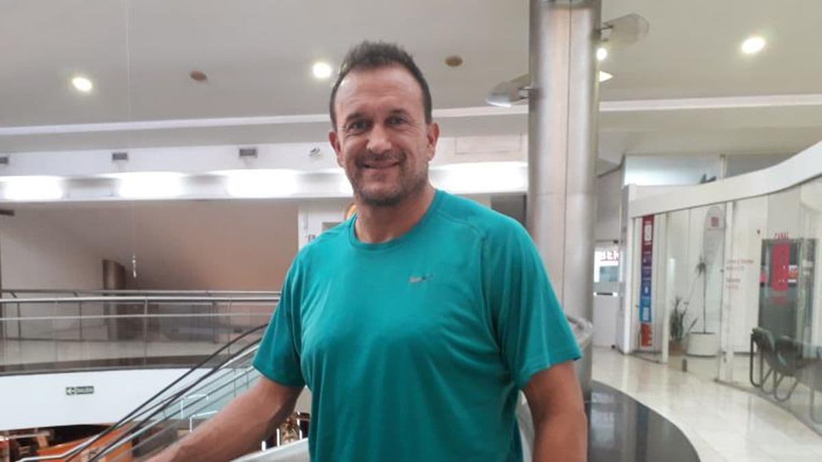 Ariel Martino, un "loco del arco" que lleva 30 años atajando en Pergamino y la región