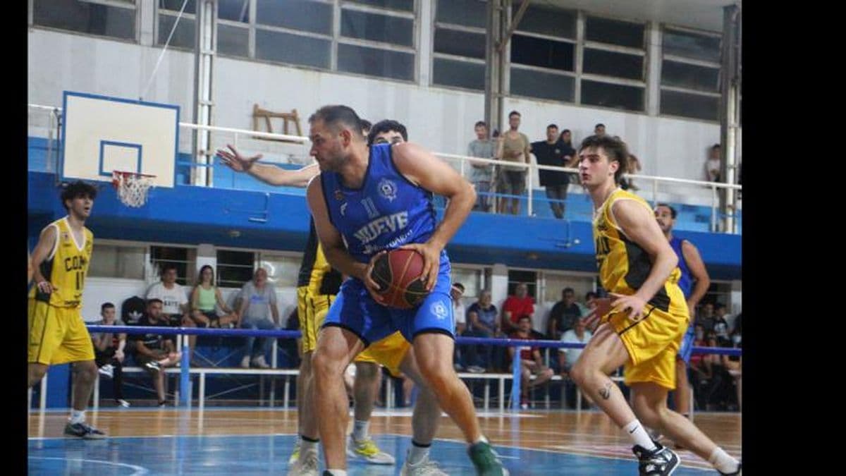 "Comu" perdió en Junín y desperdició la chance de acercarse al Final Four