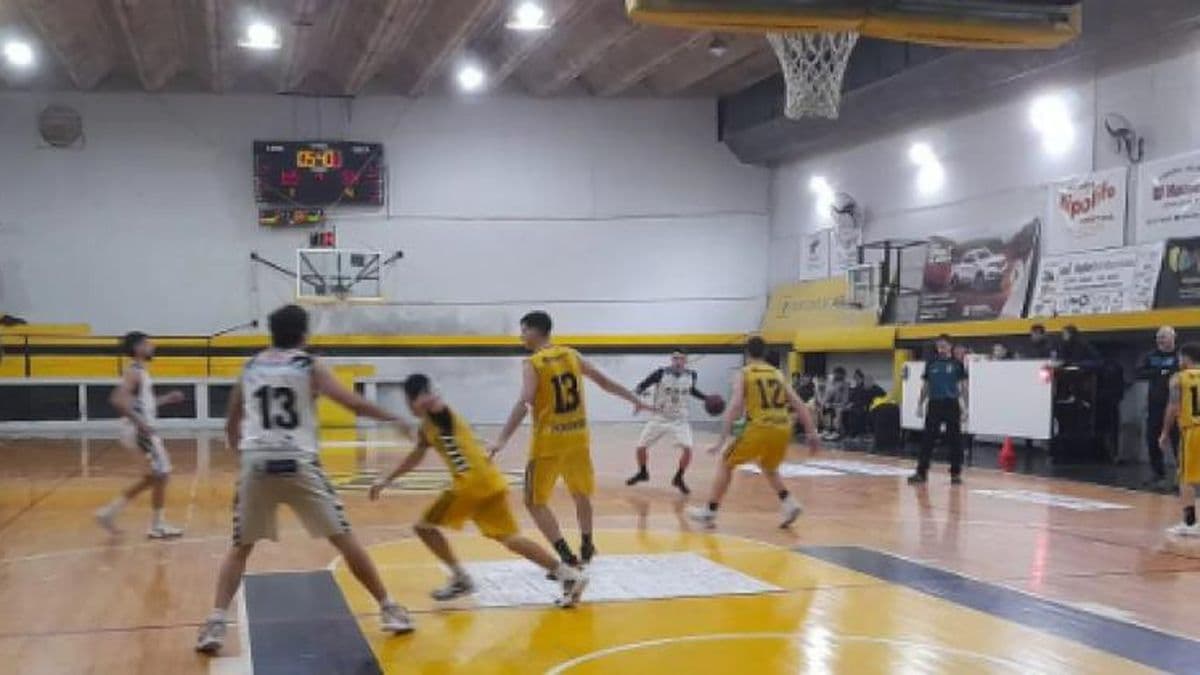 Triunfos de Alianza y "Comu" en el inicio de las semifinales del Apertura de basquet