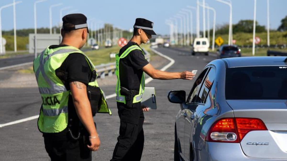 Piden el pase sanitario en los puestos policiales ubicados en las rutas bonaerenses