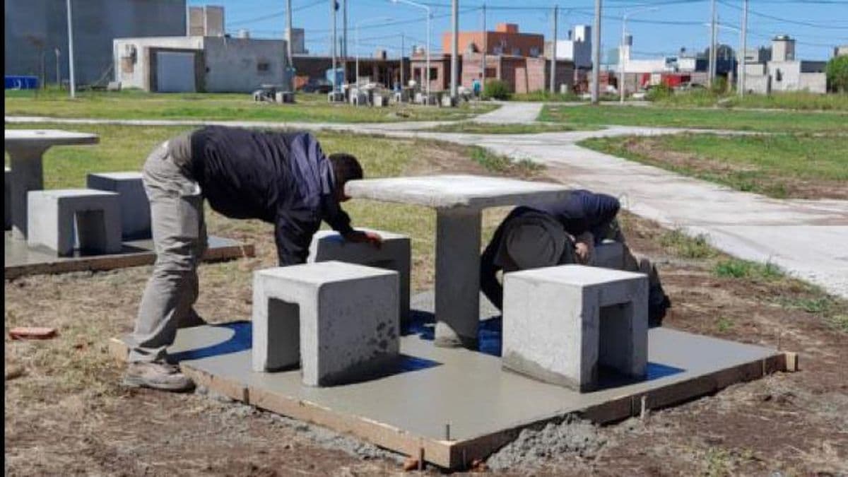Realizan diferentes obras en la Plaza del barrio Procrear