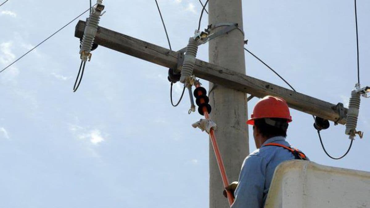 Gran parte de la ciudad sin luz y agua por el corte de un cable de alta tensión