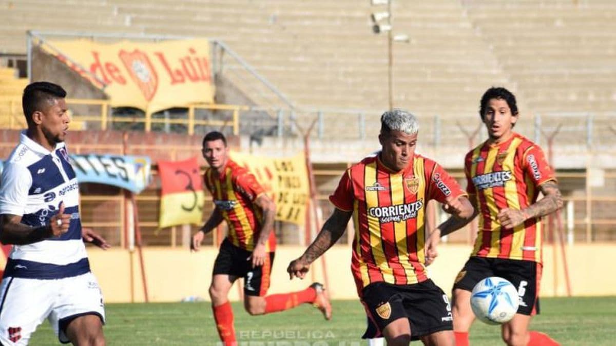 Douglas y sus altibajos: perdió con Boca Unidos en Corrientes