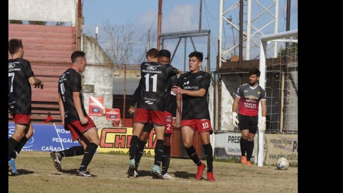 Douglas cierra la primera rueda ante Chaco For Ever