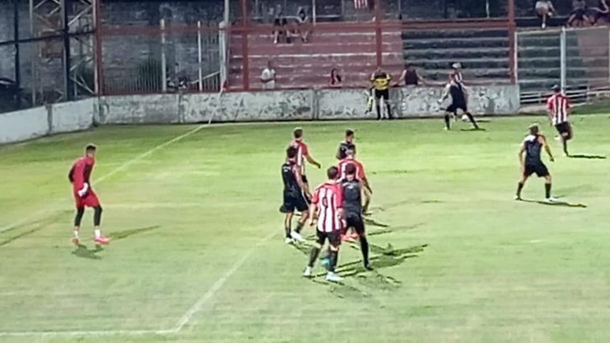 Douglas goleó a Colonial de Ferré en el último amistoso antes del debut en el Federal A