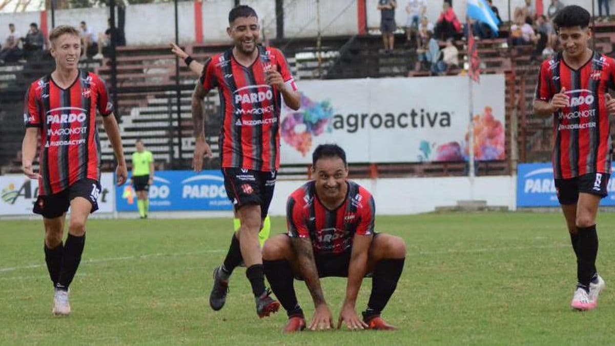 Atlético Paraná y Douglas jugarán en la tarde-noche del domingo