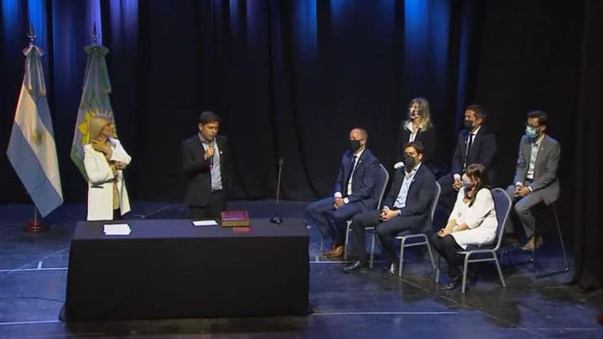 Axel Kicillof tomó juramento a Martín Insaurralde como jefe de Gabinete y a los nuevos ministros