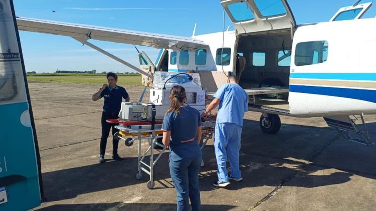 En un vuelo sanitario trasladaron a un bebé a La Plata