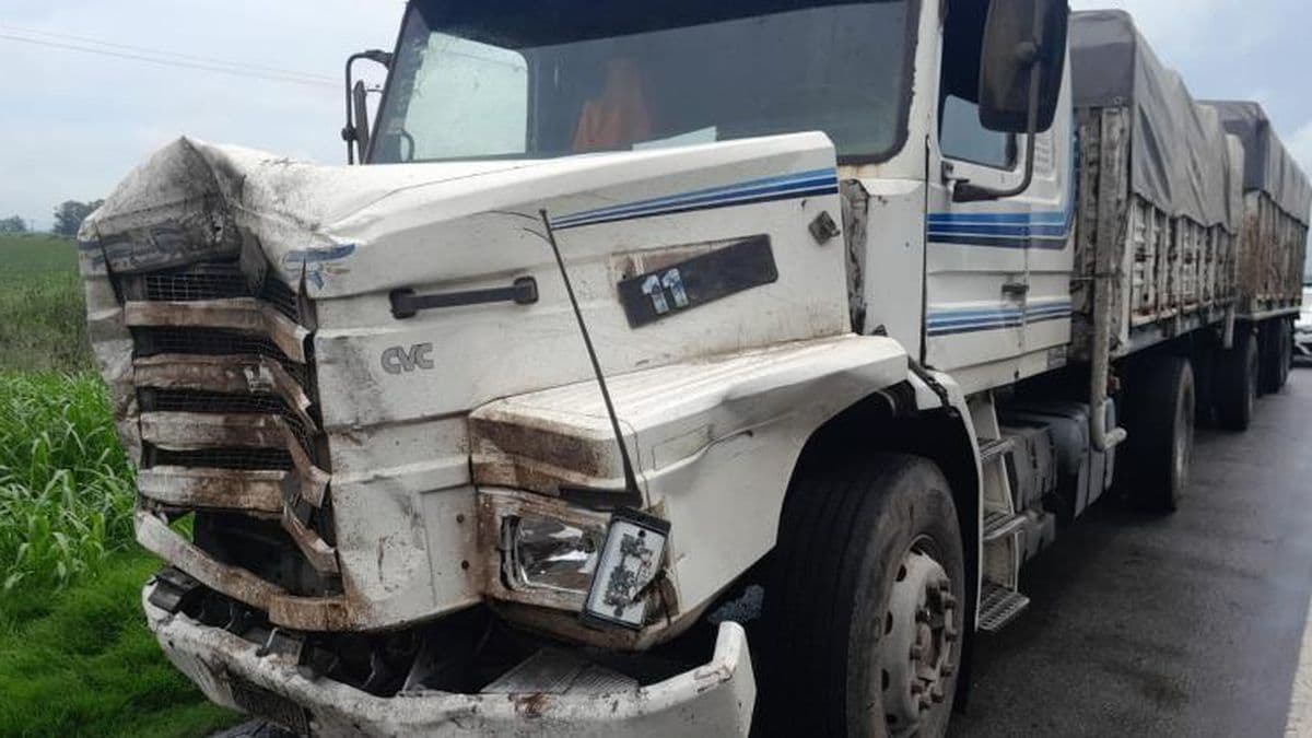 Una mujer y una nena sufrieron graves lesiones al chocar contra un camión