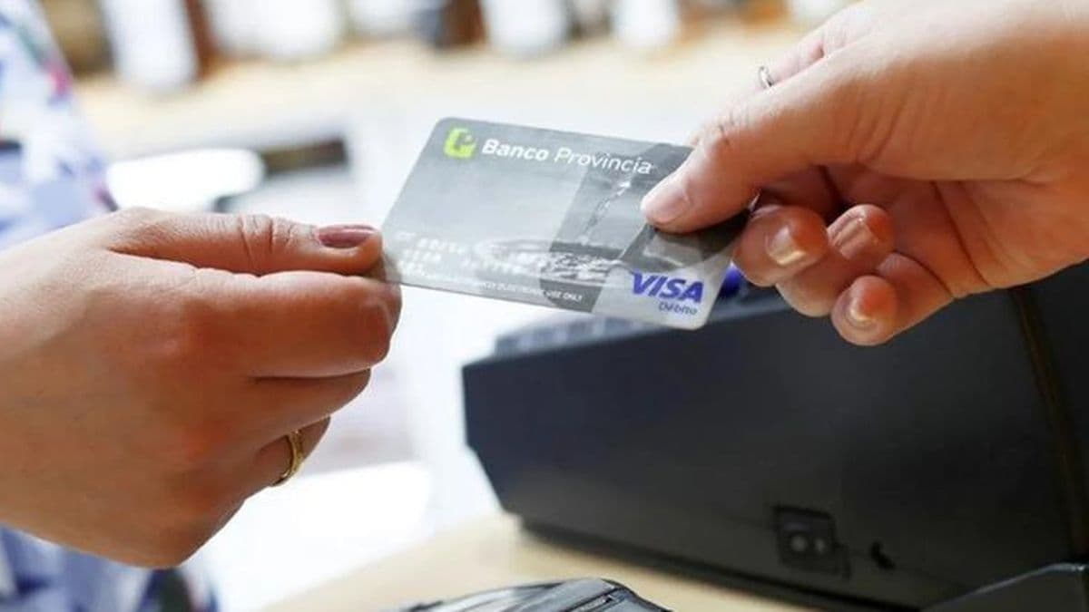 Una mujer denunció que le clonaron la tarjeta para hacer compras en distintos locales