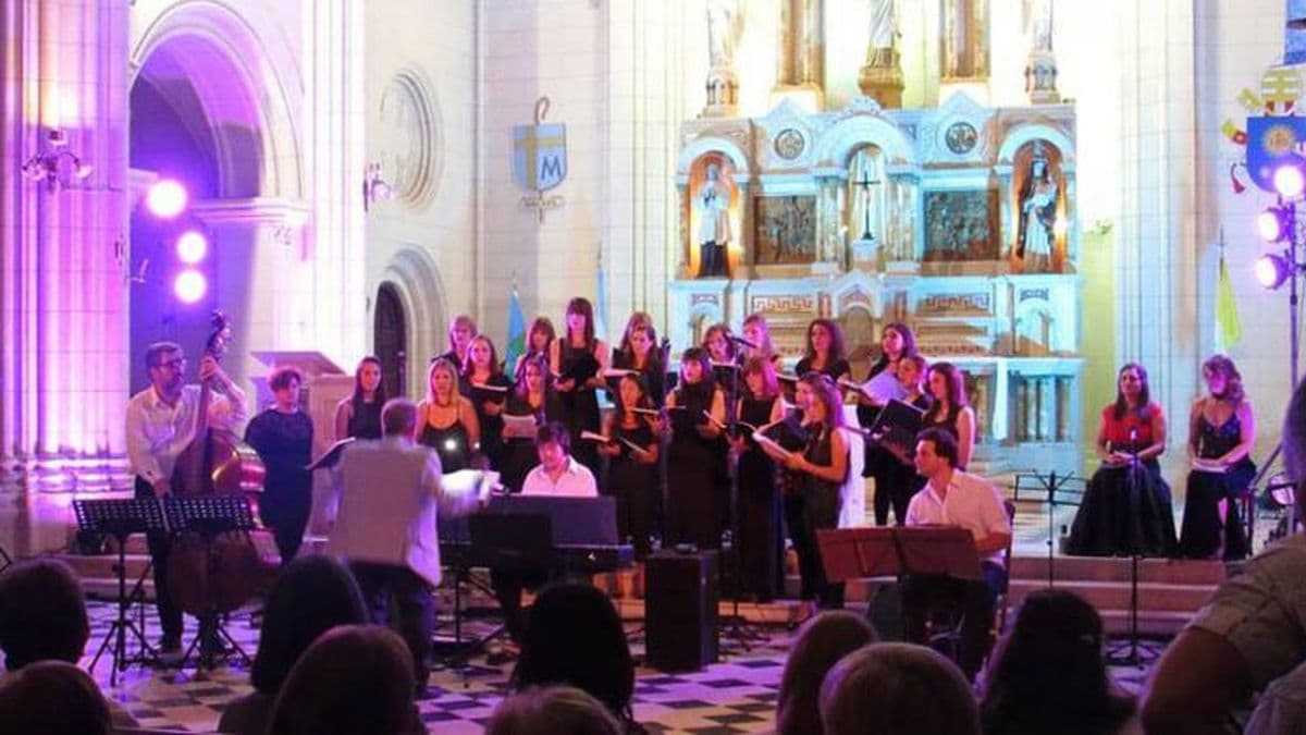 El Coro Femenino en concurso y preparando un nuevo espectáculo