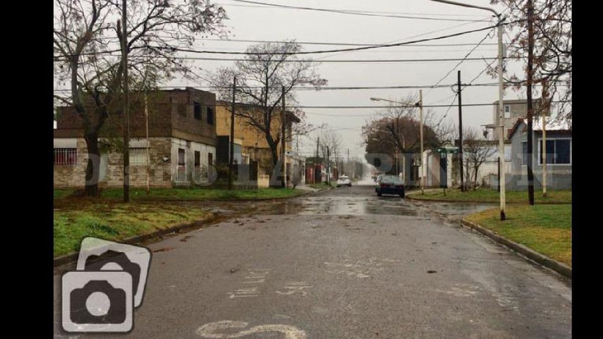 Madrugada violenta: un policía herido y un joven recibió una puñalada