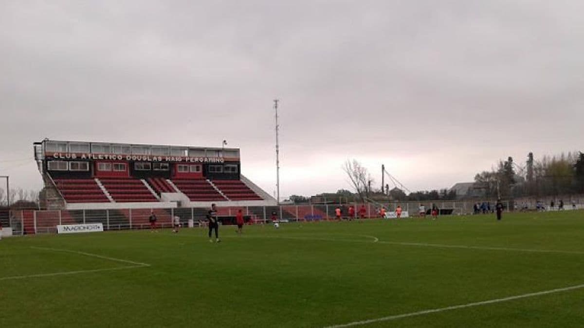 En el "Miguel Morales" se jugará una semifinal por el quinto ascenso al Federal A
