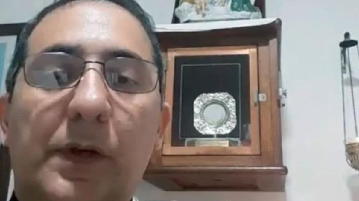 Pidieron la renuncia del padre Rodrigo como representante legal del colegio Santa Julia