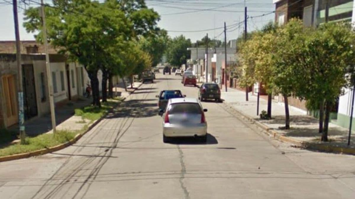 Intentaron robarle el auto de la puerta de su vivienda