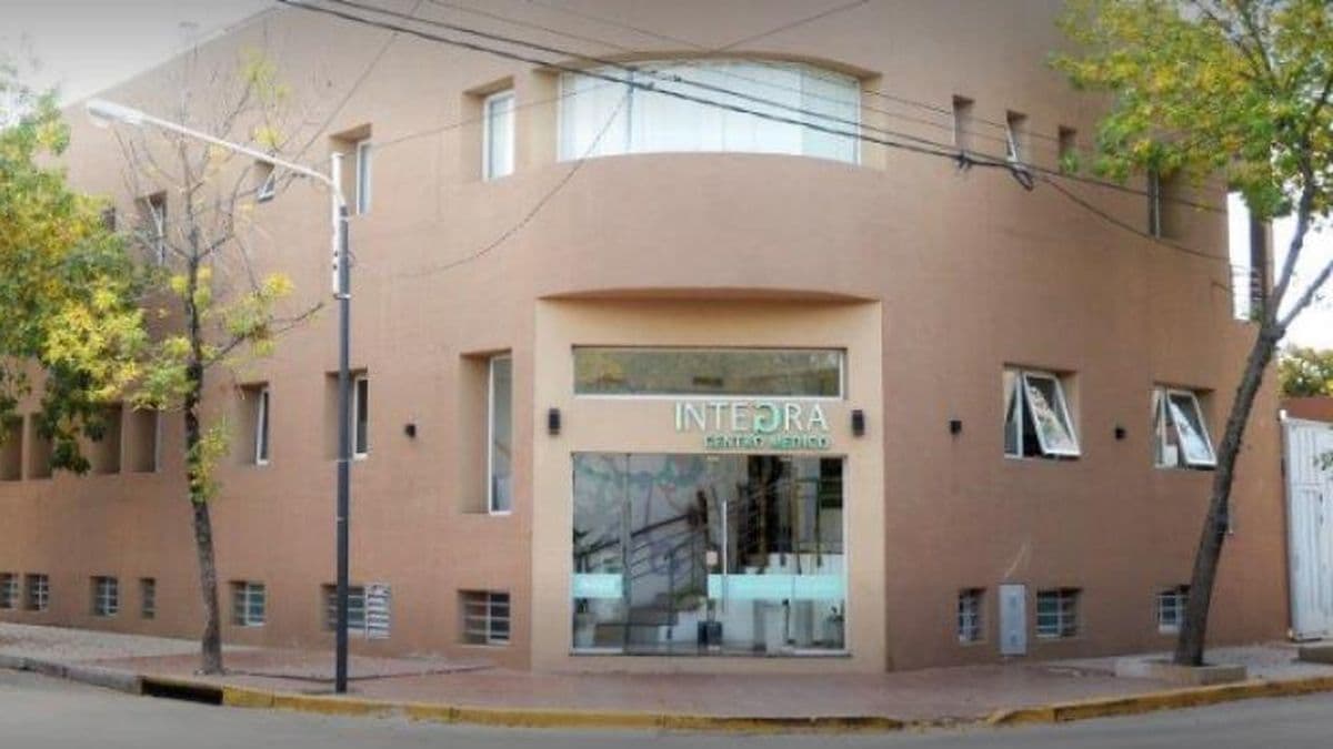 Un paciente rompió la puerta al retirarse de la Clínica Integra